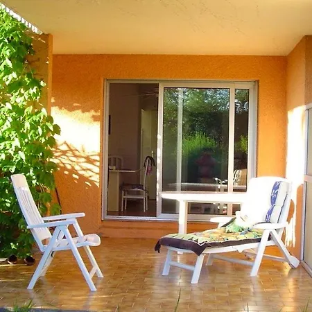 アパート D'une Avec Piscine Partagee Et Terrasse Amenagee A Raphael A 5 Km De La Plage Saint-Raphaël