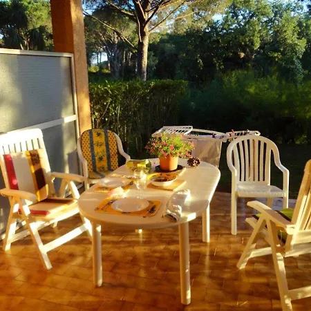 アパート D'une Avec Piscine Partagee Et Terrasse Amenagee A Raphael A 5 Km De La Plage