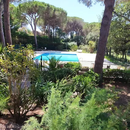 Apartament D'une Avec Piscine Partagee Et Terrasse Amenagee A Raphael A 5 Km De La Plage *